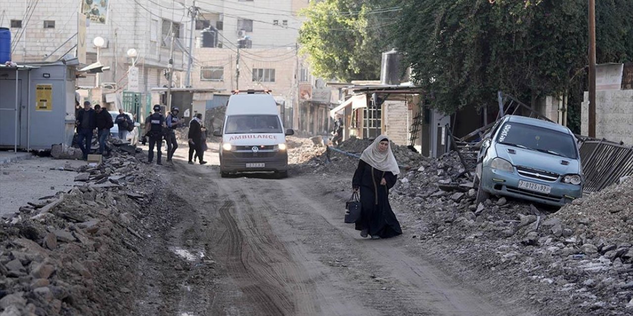 İsrail, Batı Şeria'daki Cenin Mülteci Kampı'nda 20 Binden Fazla Kişiyi Zorla Yerinden Etti