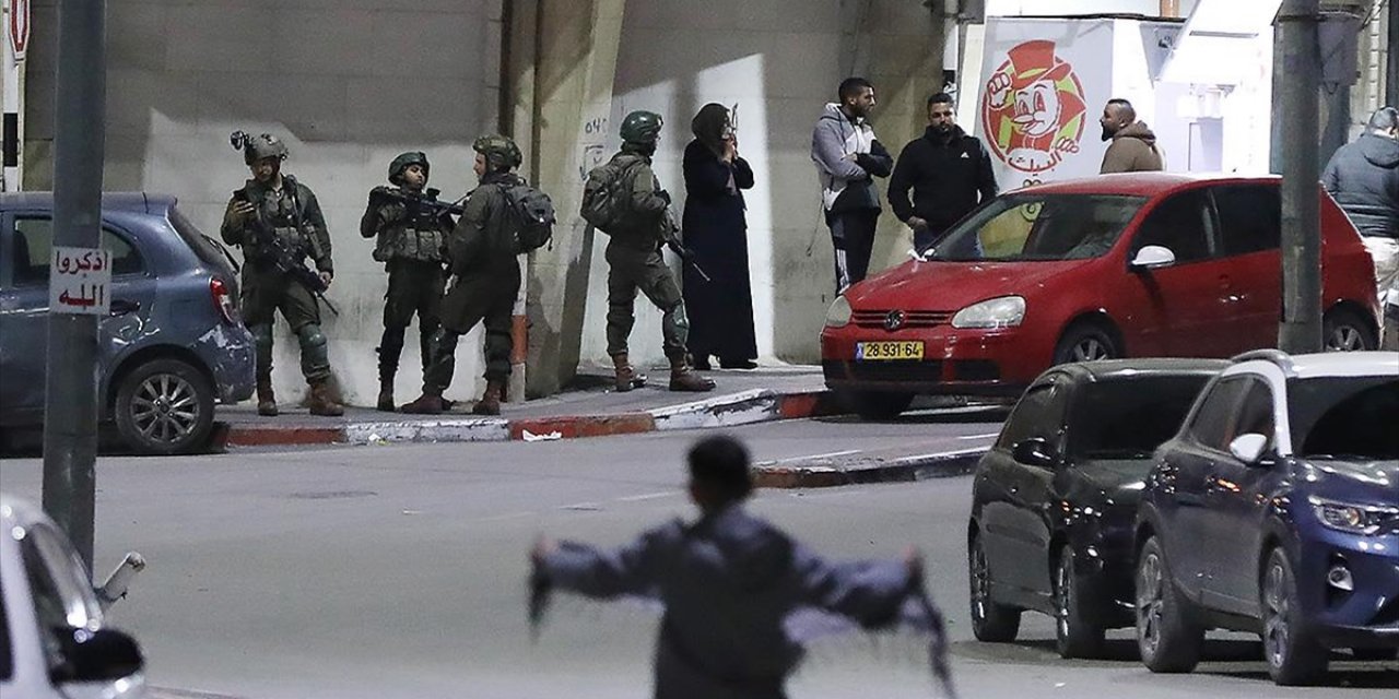 İsrail Ocak Ayında Batı Şeria'da 580 Filistinliyi Gözaltına Aldı