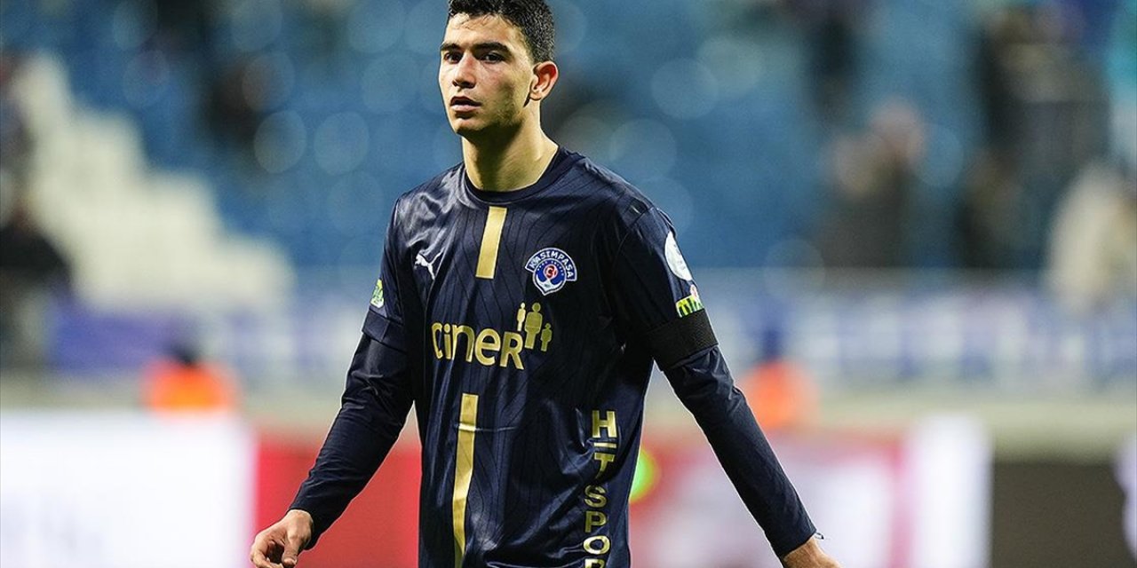 Kasımpaşa'nın 18 Yaşındaki Futbolcusu Yasin Özcan, Aston Villa'ya Transfer Oldu