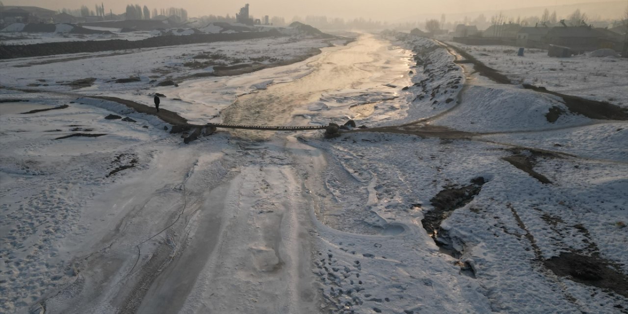 Doğu Anadolu'nun 4 Şehrinde Çeşme, Nehir ve Dereler Dondu