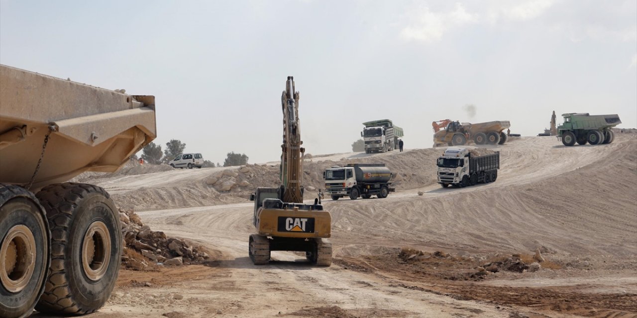 İsrail, Batı Şeria'nın Güneyinde Gasbedilmiş Topraklar Üzerinde Yeni Yasadışı Yerleşim Birimi İnşa Ediyor