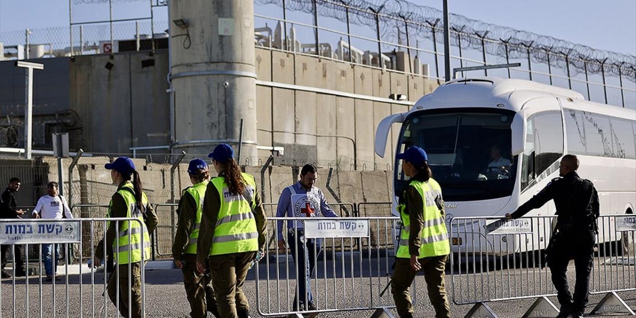 İsrail, 9 Sağ Esir Serbest Bırakılıncaya Kadar Ateşkesin İkinci Aşama Müzakerelerini Askıya Aldı