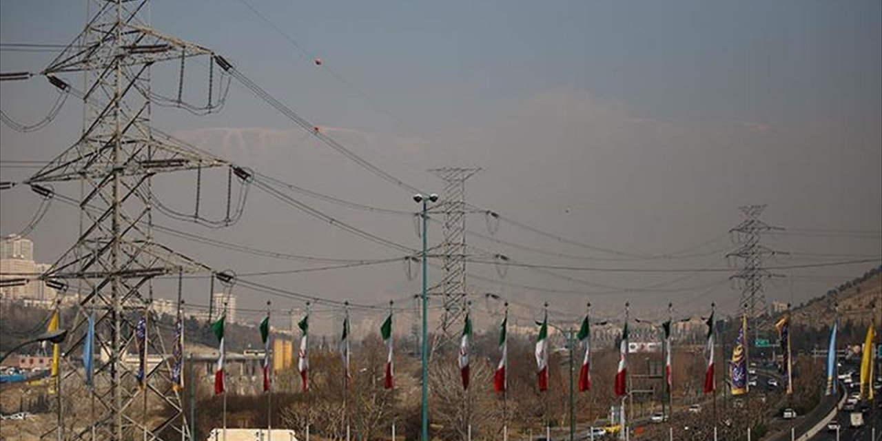 İran'da Enerji Tasarrufu Amacıyla Yarın Bir Çok Eyalette Okullar ve Kamu Kurumları Tatil Edildi