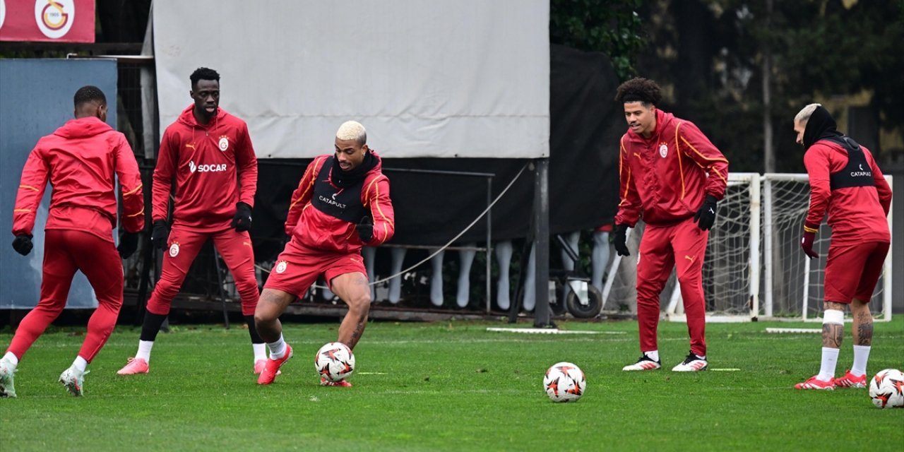 Galatasaray'ın Az Alkmaar Maçı Kamp Kadrosu Açıklandı