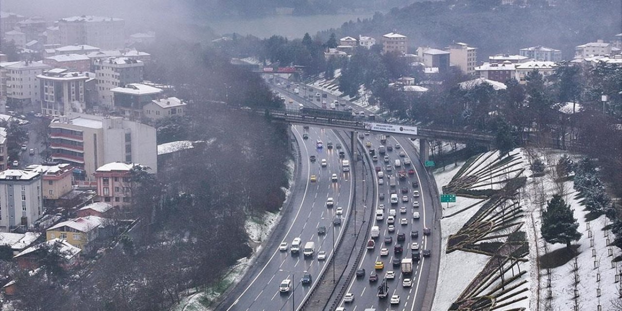 Okulların Tatil Edildiği İstanbul'da Akşam Trafik Yoğunluğu Yüzde 62 Olarak Ölçüldü