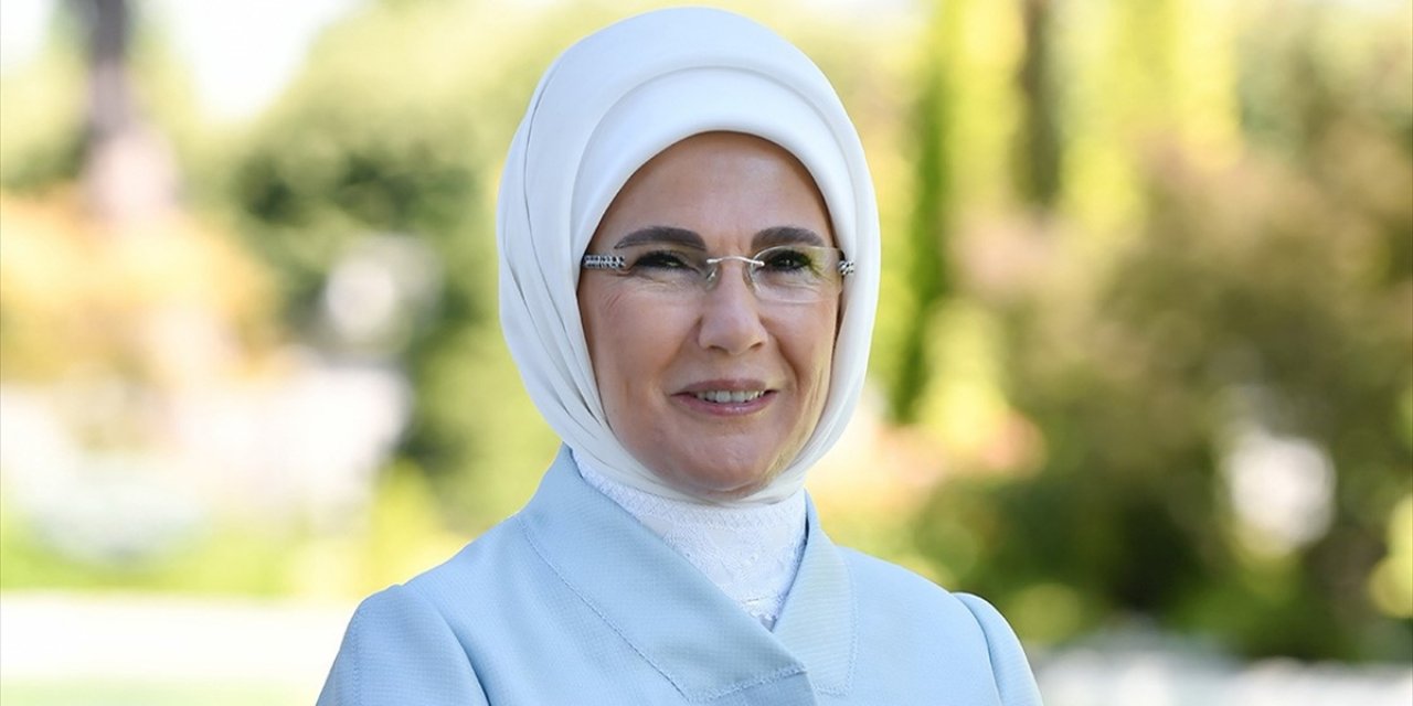 Emine Erdoğan, Berat Kandili'ni Kutladı