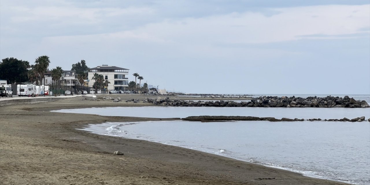 Hatay'ın Bazı Kıyılarında Deniz Suyu Çekildi