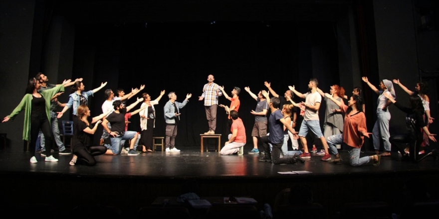 Bursa Devlet Tiyatrosu Perdelerini 55 Yıllık Başyapıtla Açacak