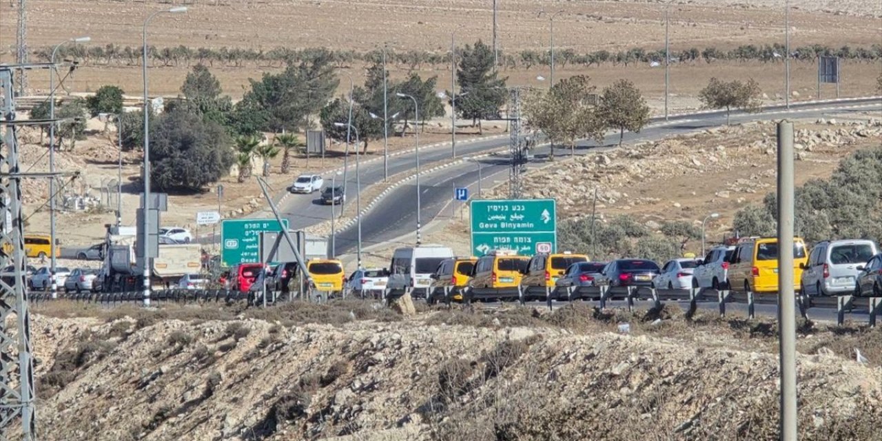 İsrail Ordusu, Doğu Kudüs’ün Kuzeyindeki Hizma Beldesinin İki Girişini Kapattı
