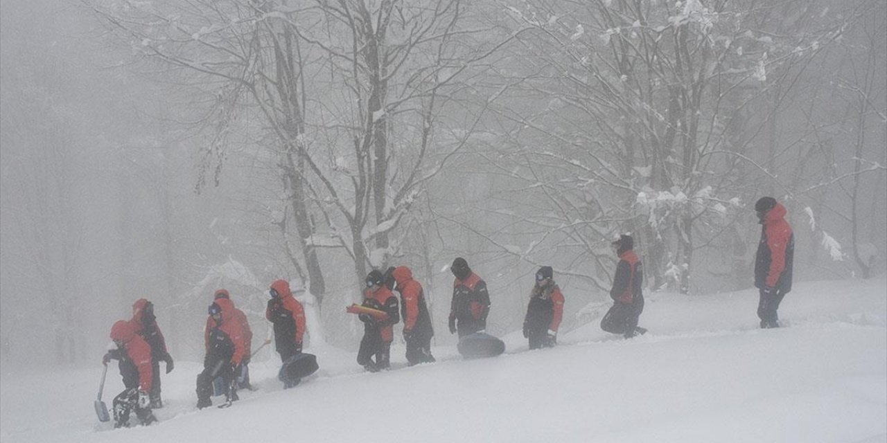 Afad'ın "Kar Avcıları" Çığda Arama Kurtarma Eğitimleriyle Göreve Daima Hazır