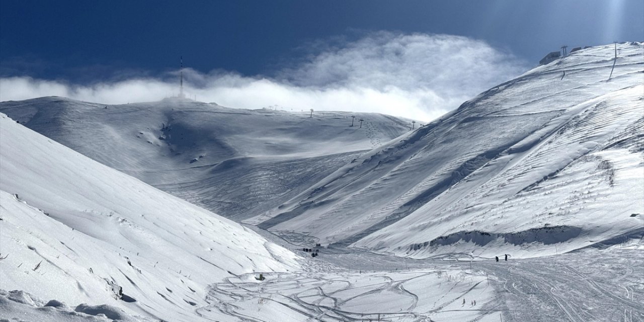Palandöken Dağı'ndaki Çığ, Yasaklı Bölgede Kayan İranlı Kayakçının Kask Kamerasında