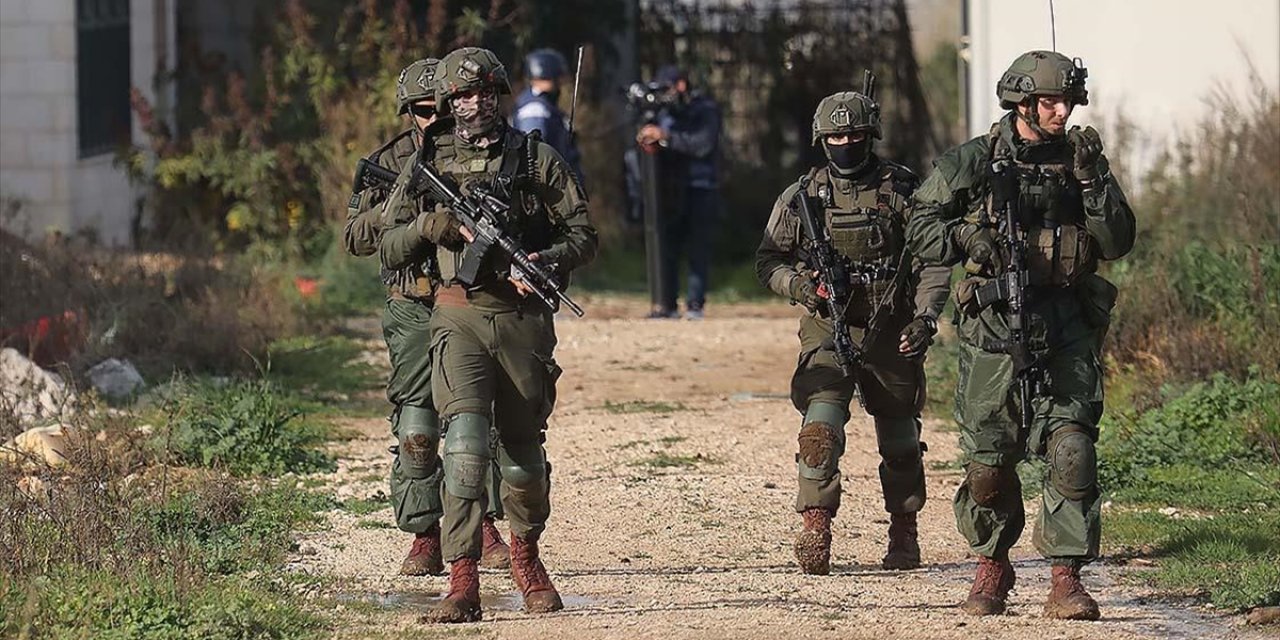 İsrail'in Batı Şeria'daki Baskınlarında Filistinli Bir Çocuk Yaralandı, 14 Kişi Gözaltına Alındı