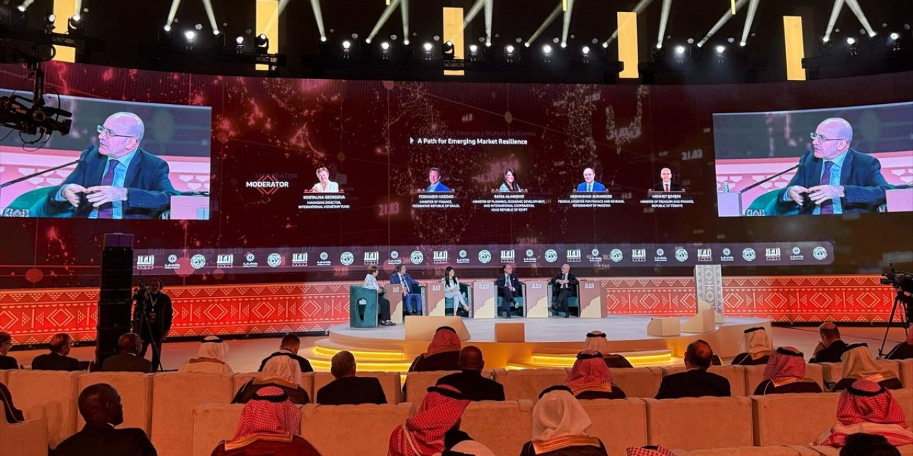 Bakan Şimşek'ten Enflasyonun Düşmesi İçin "Sağlam Politikalara Devam" Mesajı