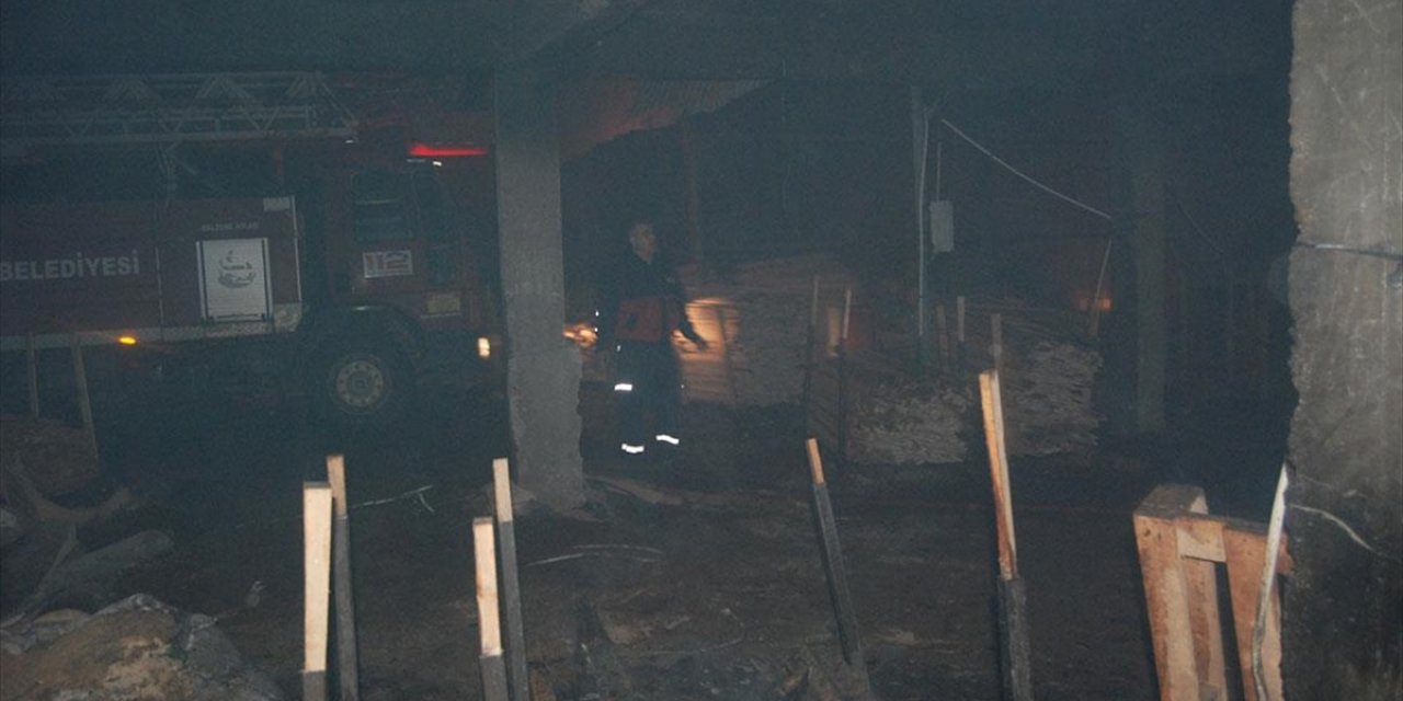 Çanakkale'de Palet Atölyesinde Çıkan Yangın Kontrol Altına Alındı