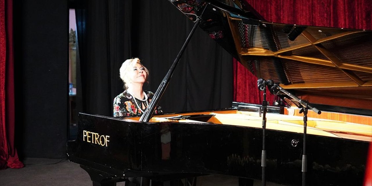 Devlet Sanatçısı Gülsin Onay, Bulgaristan'da Piyano Resitali Verdi