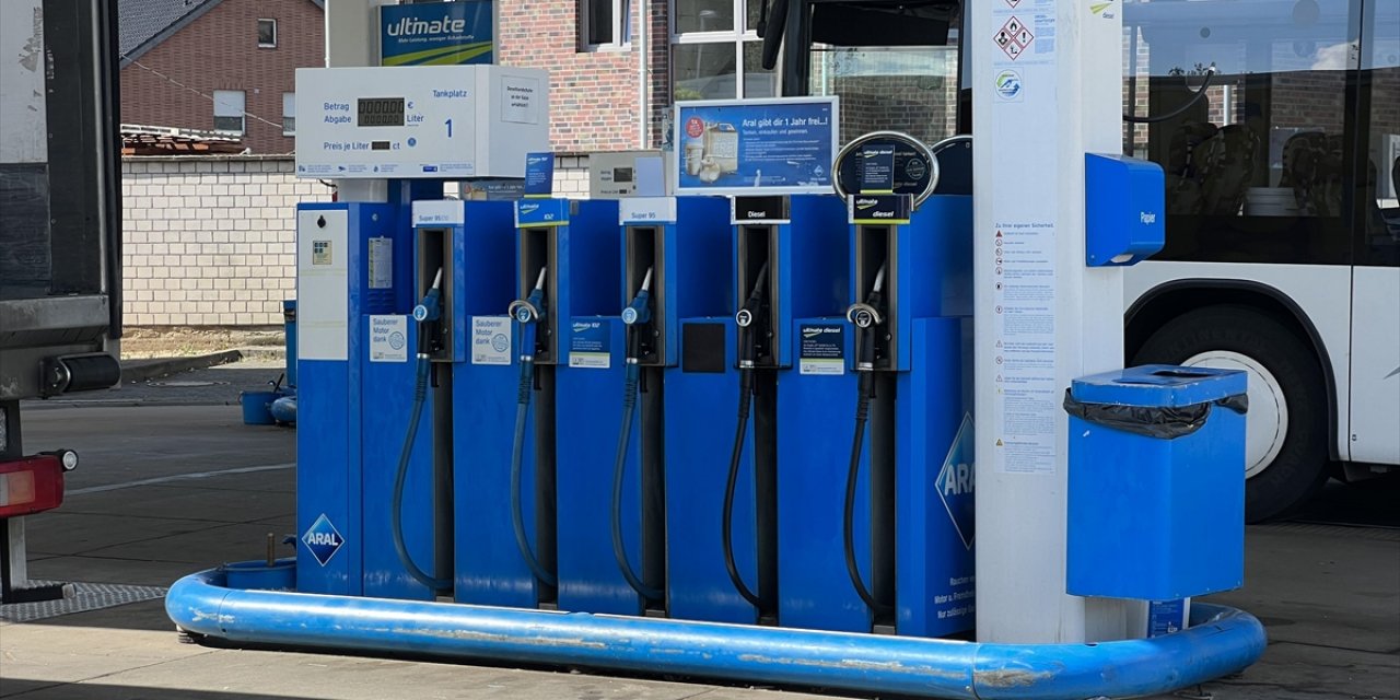 Almanya'da Hızlı Dalgalanan Pompa Fiyatları Sürücülerin "Ucuz Akaryakıt" Hesaplarını Karıştırıyor