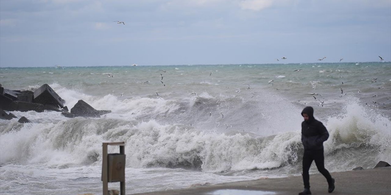 Bartın ve Düzce'de Şiddetli Rüzgar Etkili Oldu