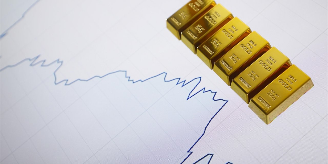 Altının Ons Fiyatı Trump'ın Yeni Gümrük Vergisi Tehditleriyle Rekor Kırdı