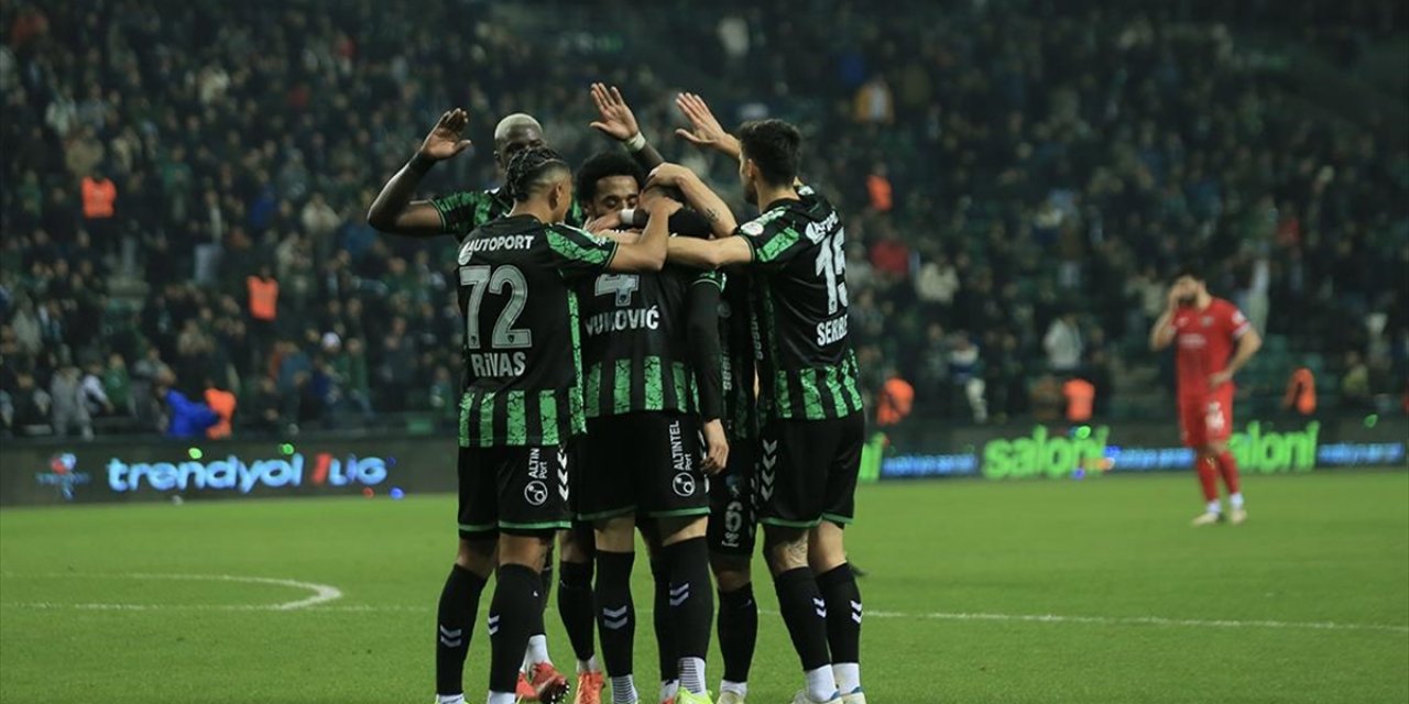 İsmet Taşdemir Yönetimindeki Kocaelispor, Savunmasıyla Dikkati Çekiyor