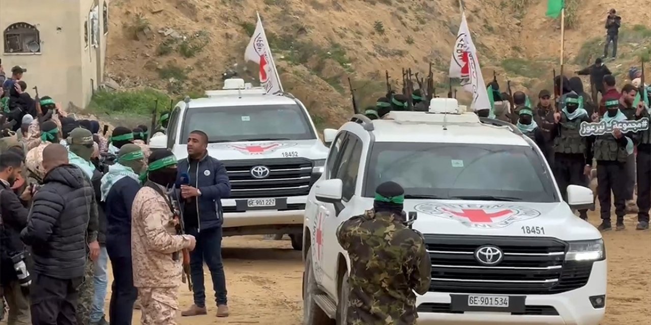 Hamas, İsrail Saldırısında Ölen 4 İsrailli Esirin Cenazesini Kızılhaç'a Teslim Etti