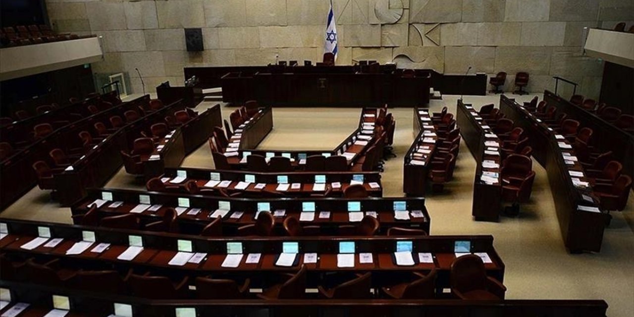 İsrail Meclisi, 7 Ekim'in "Katliam" Olduğunu Reddedenlerin Ülkeye Girişini Yasaklayan Kararı Kabul Etti