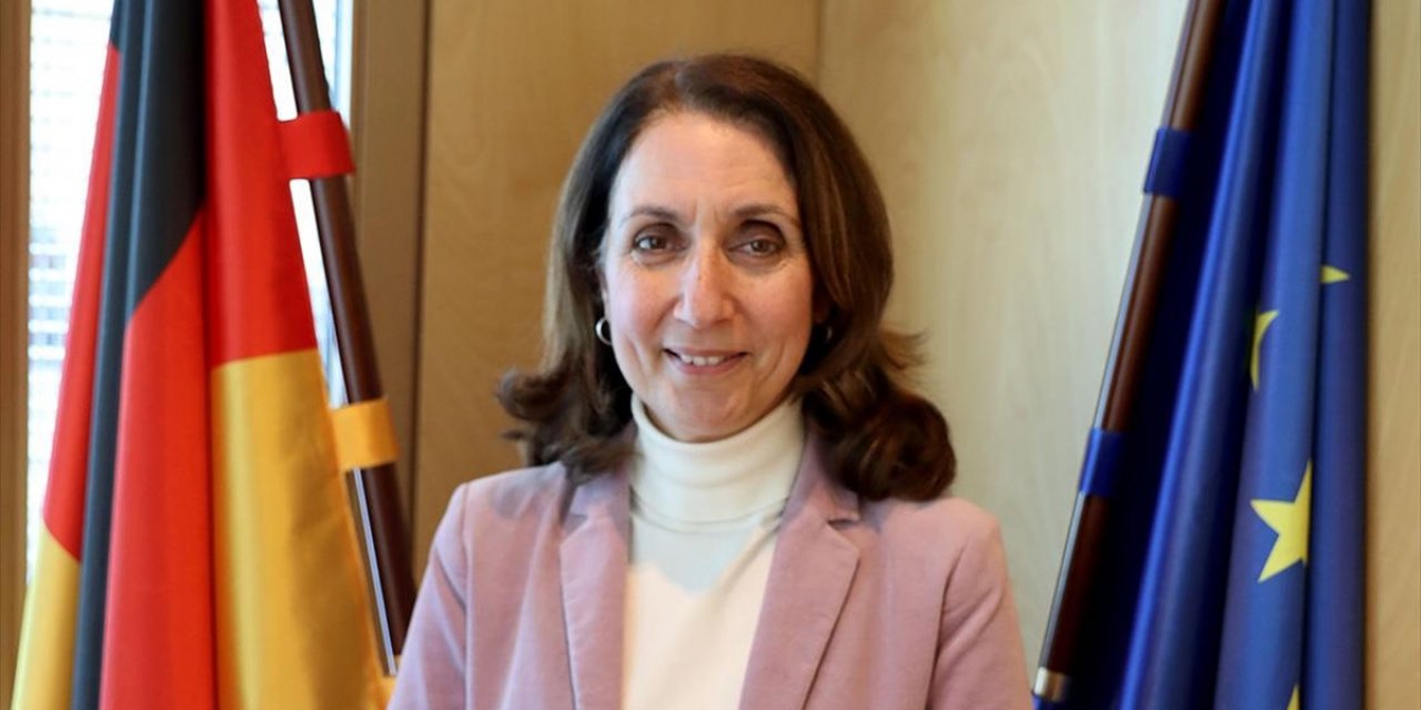 Almanya Federal Meclis Başkan Yardımcısı Özoğuz'dan "Seçime Yüksek Katılım" Çağrısı