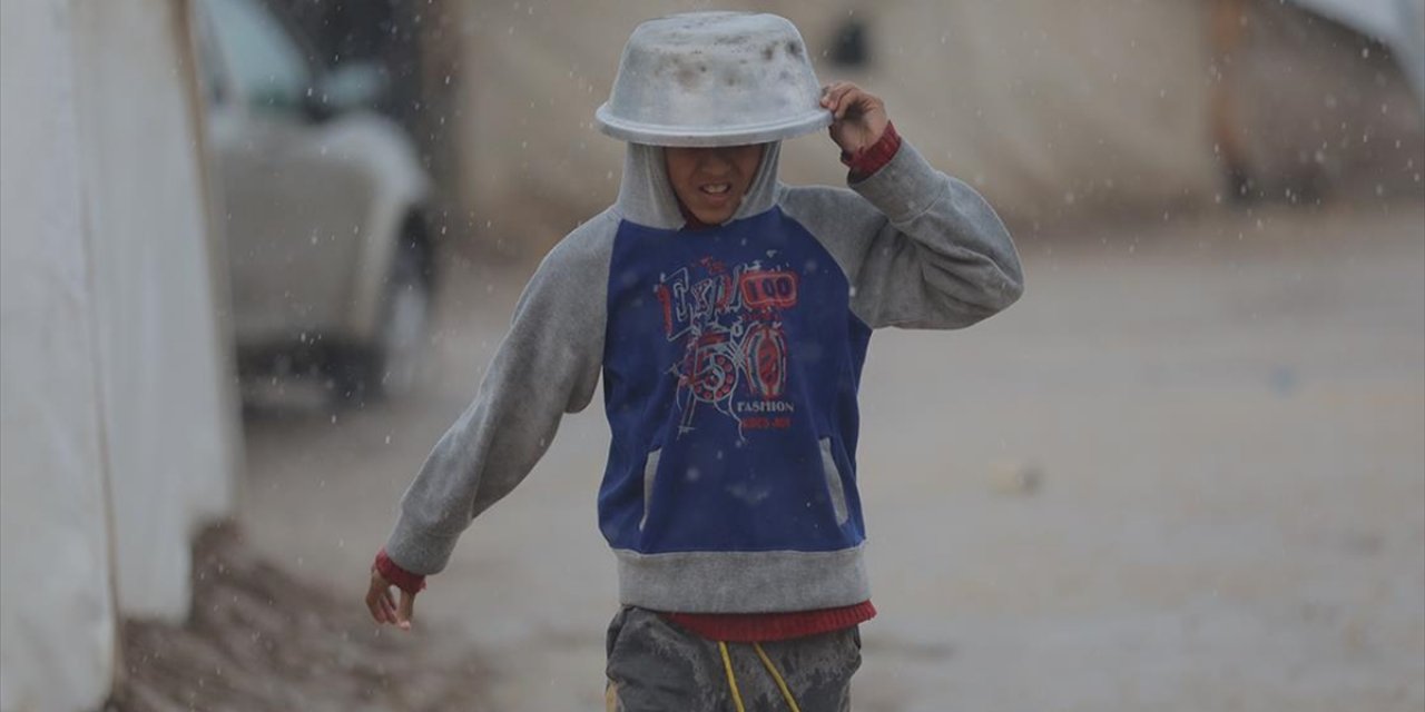 İsrail'in Konteyner Ev Girişine İzin Vermediği Gazze'de Filistinliler Çadırlarda Soğukla Mücadele Ediyor