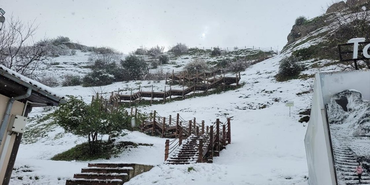 Karla Kaplanan Tekkeköy Mağaraları Arkeoloji Vadisi Görüntülendi