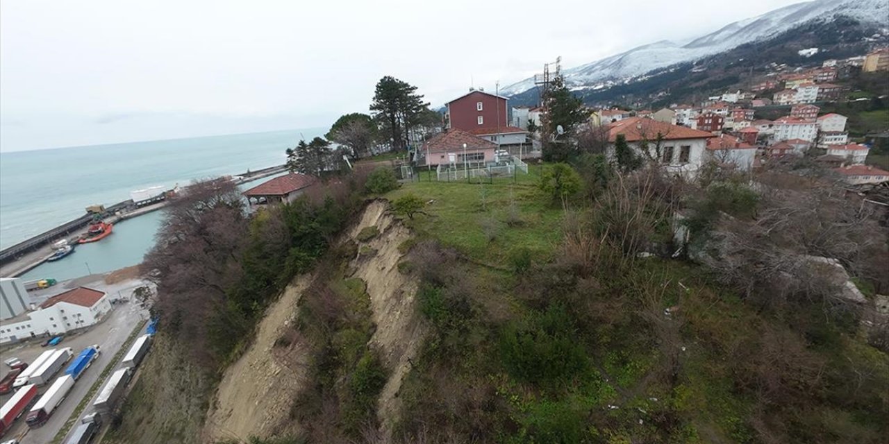 İnebolu'da Aşırı Yağışlar Heyelana Yol Açtı