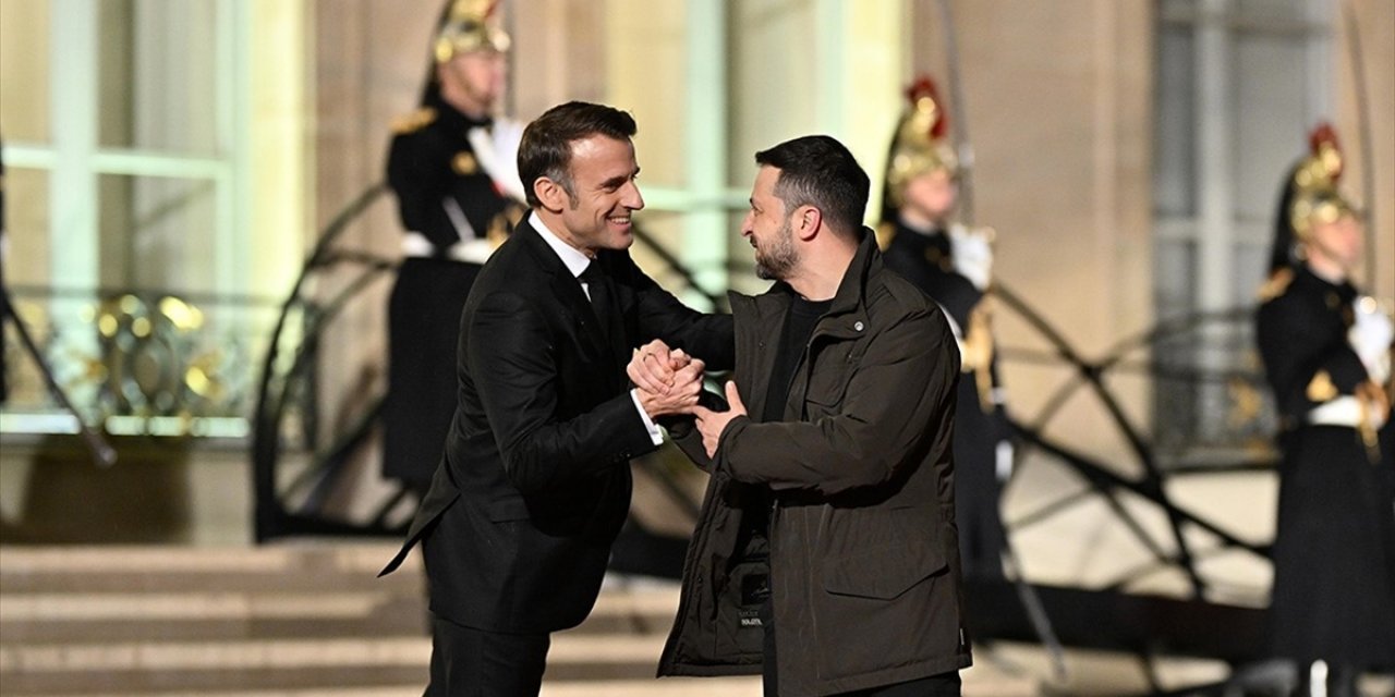Macron ve Zelenskiy, Telefonda Ukrayna'da Kalıcı Barış Konusunu Görüştü