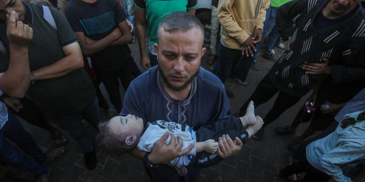 İsrail'in Gazze'deki Soykırımında Yaklaşık 18 Bin Çocuk Hayatını Kaybetti