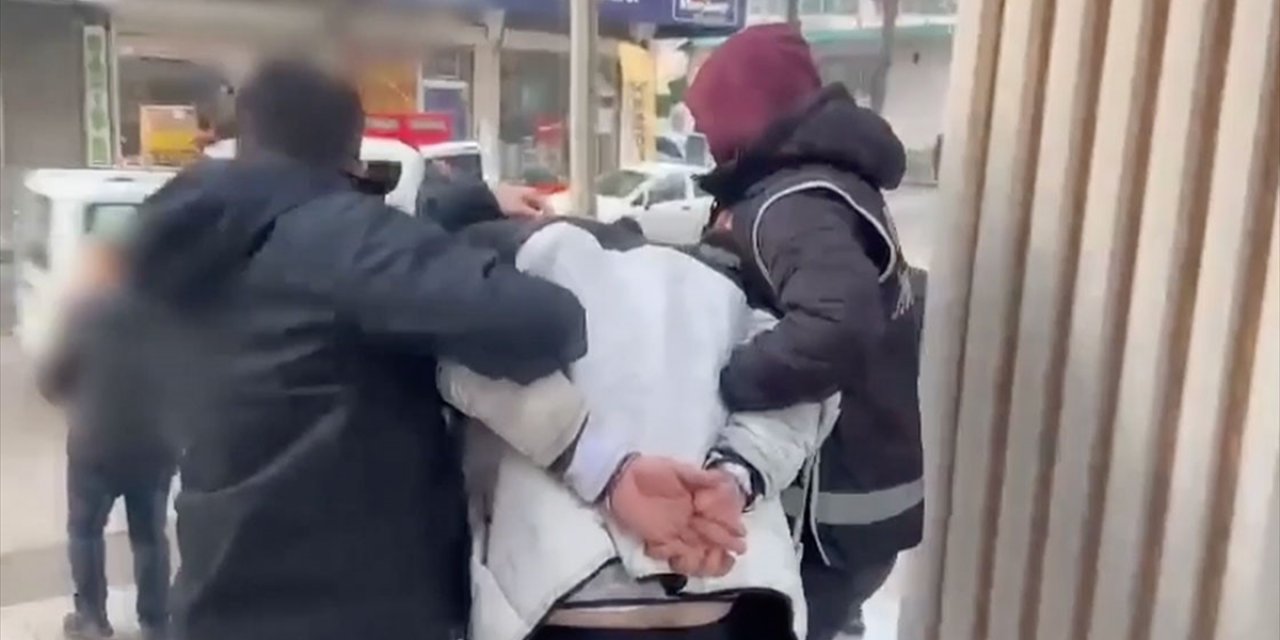 Diyarbakır Merkezli 3 İlde Organize Suç Örgütüne Yönelik Operasyonda 12 Zanlı Tutuklandı