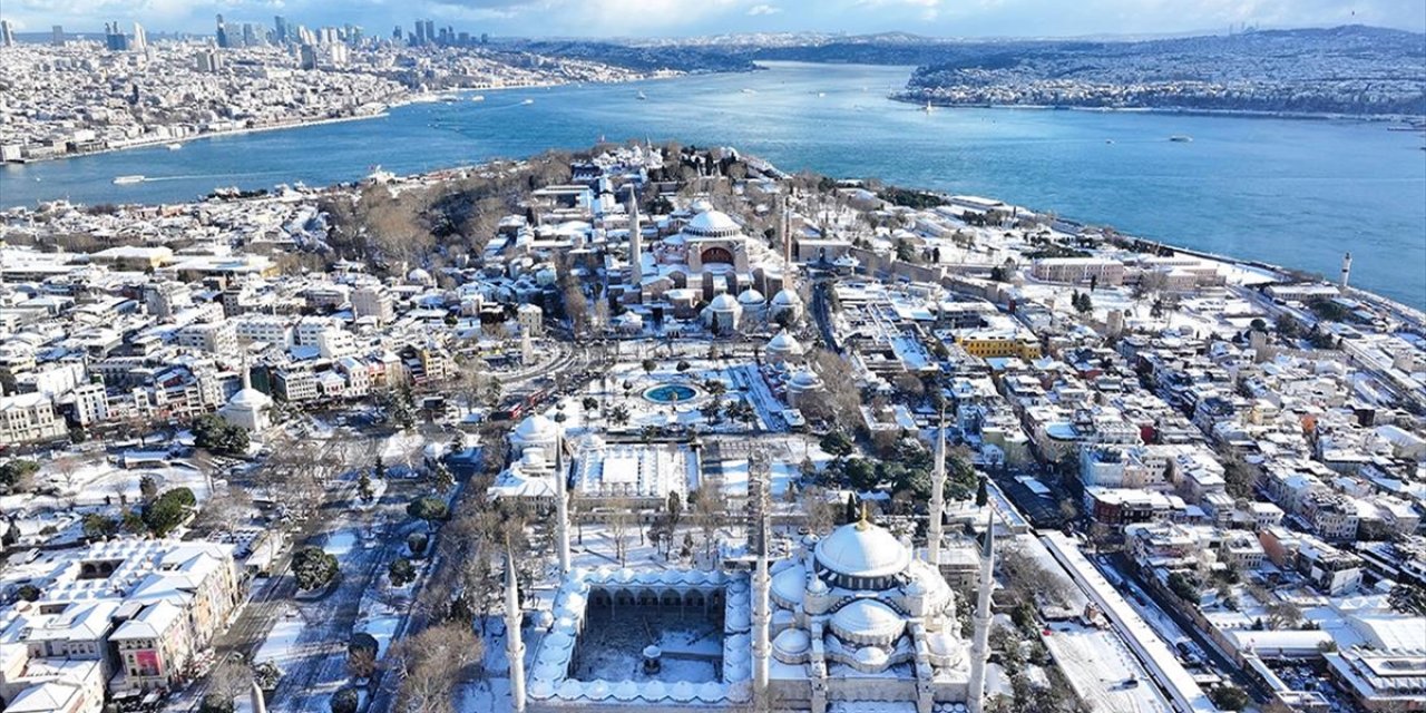 İstanbul'da Kar Yağışı Aralıklarla Sürüyor