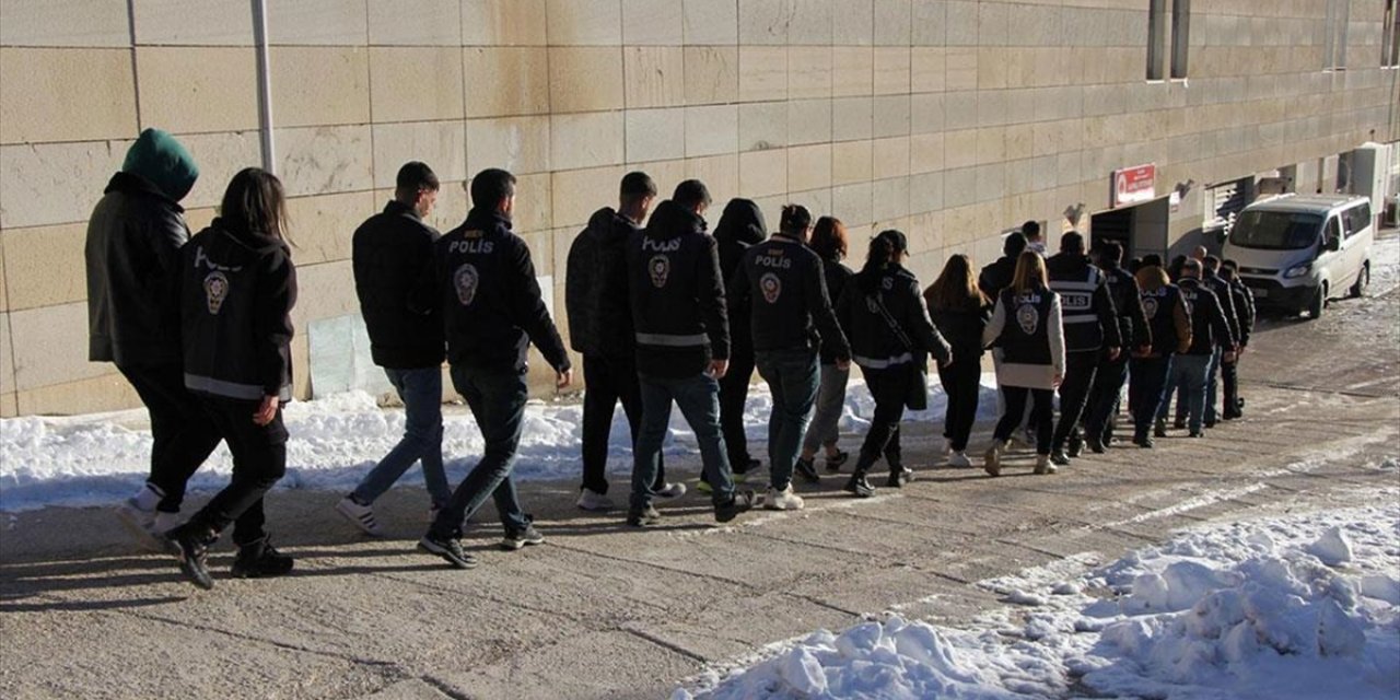 Elazığ Merkezli 9 İlde Dolandırıcılık Operasyonunda 18 Zanlı Tutuklandı