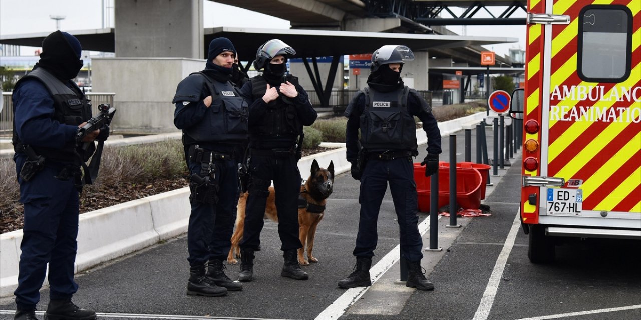 Fransa'da Bıçaklı Saldırıda 1 Kişi Öldü, 5 Kişi Yaralandı