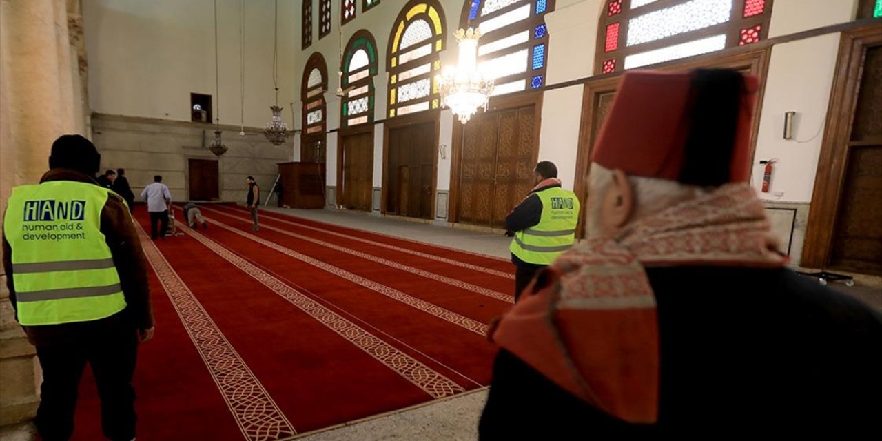 Şam'daki Emevi Camisi'ne Gaziantep'te Üretilen Halılar Serildi