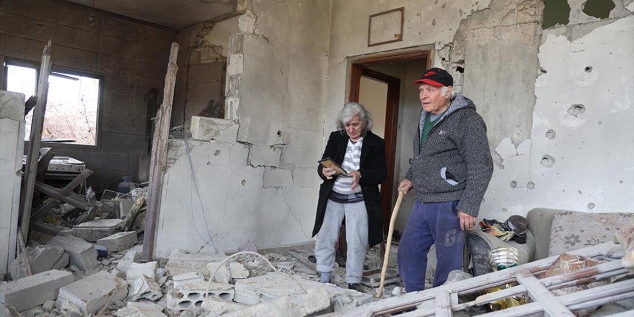 İsrail'in Yerle Bir Ettiği Lübnan'ın Sarada Beldesi Sakinleri, Zeytin Ağaçlarıyla Birlikte Topraklarından Koparıldı