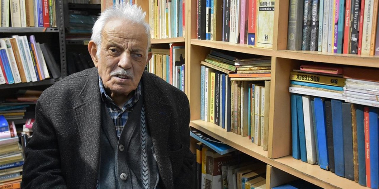 91 Yaşındaki Sahafın Arşivi, Meraklılarını Bir Araya Getiriyor