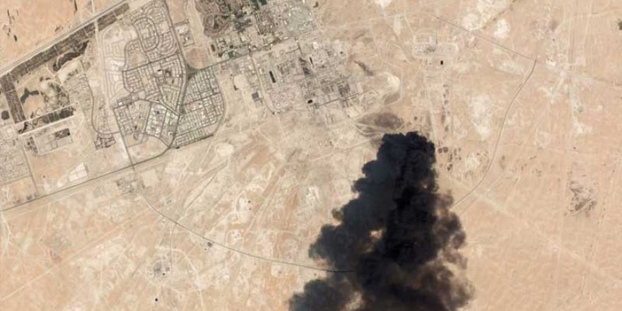 İran Cumhurbaşkanı Ruhani: Yemenlilerin Suudi Petrol Tesislerine Saldırısı Bir Uyarı