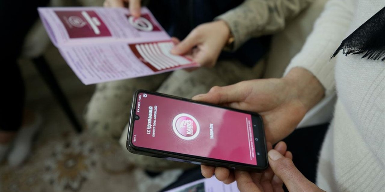 Kadın Komutanlar Köy Köy Gezerek Kades'i Anlatıyor