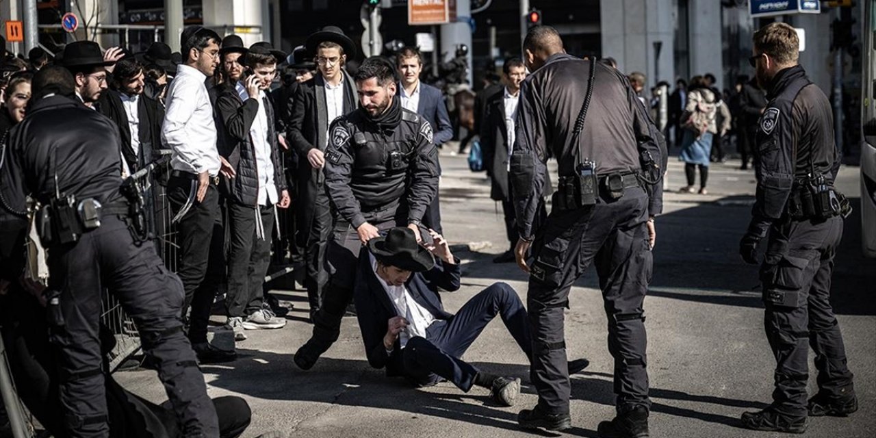 İsrail'deki Ultra Ortodoks Yahudiler, Zorunlu Askerlik Karşıtı Gösteri Düzenledi