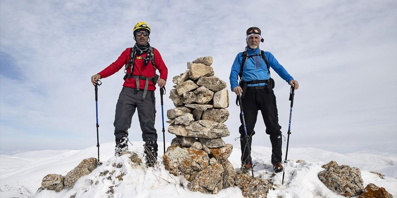 Tunceli'de 2 Dağcı Gezi Rotası Belirlemek İçin Karlı Arazide 13 Kilometre Yol Katetti