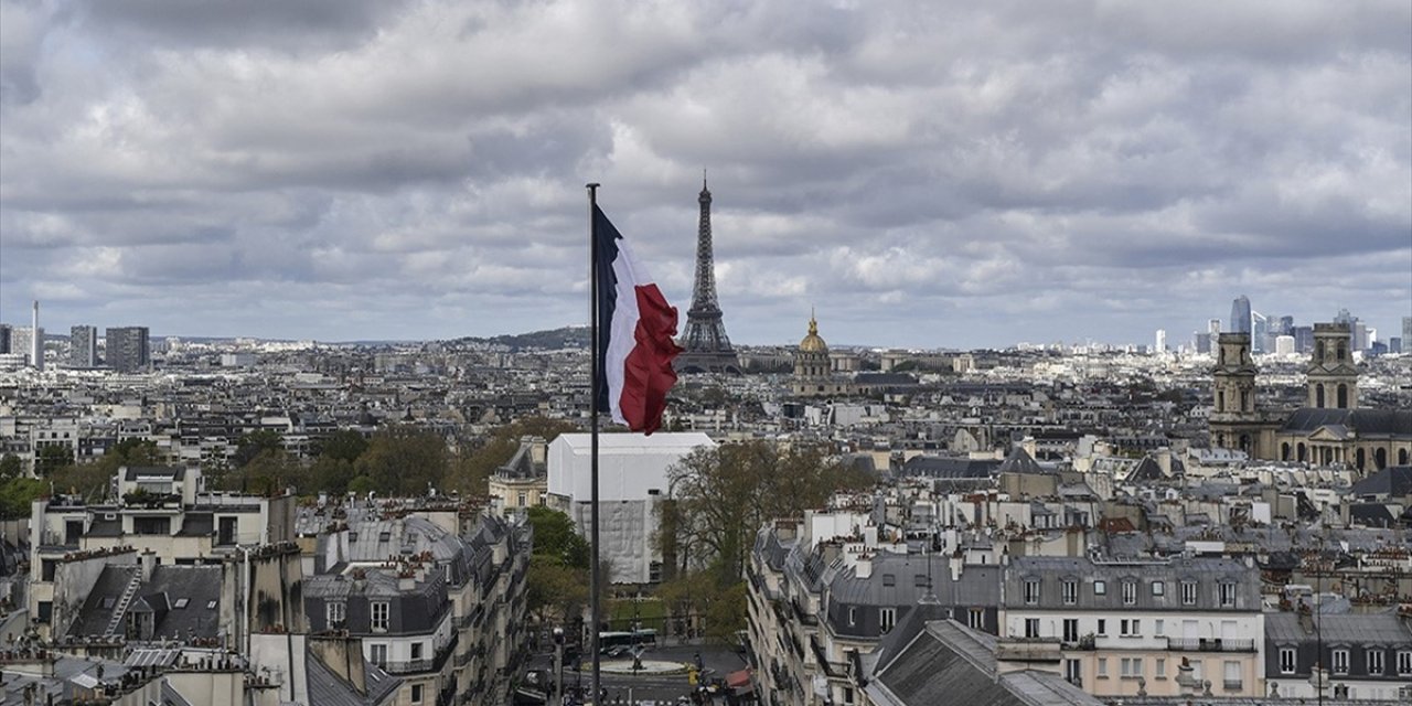 Fransa'dan, İlişkilerin Gerildiği Cezayir'e Yeni Diplomatik Kısıtlamalar