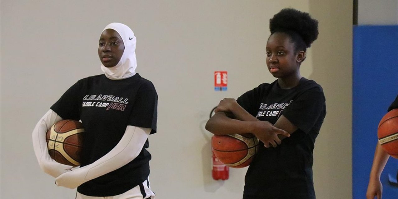 Fransa'da Başörtülü Basketbolcular Özgürce Spor Yapabilmek İstiyor