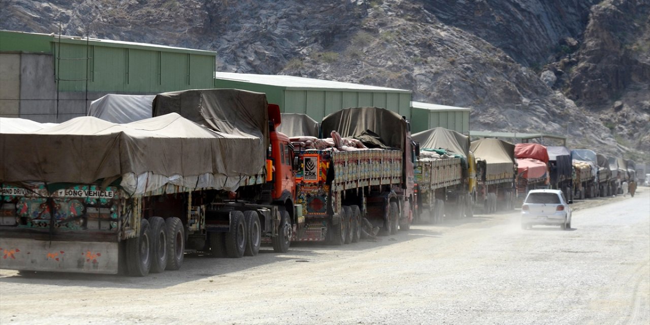 Pakistan-Afganistan Sınırının Kapalı Olması Binlerce Tır Sürücüsünü Mağdur Etti