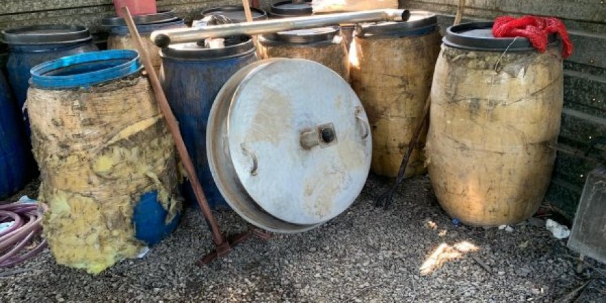 Adana'da Narenciye Bahçesinde İçki İmalathanesi