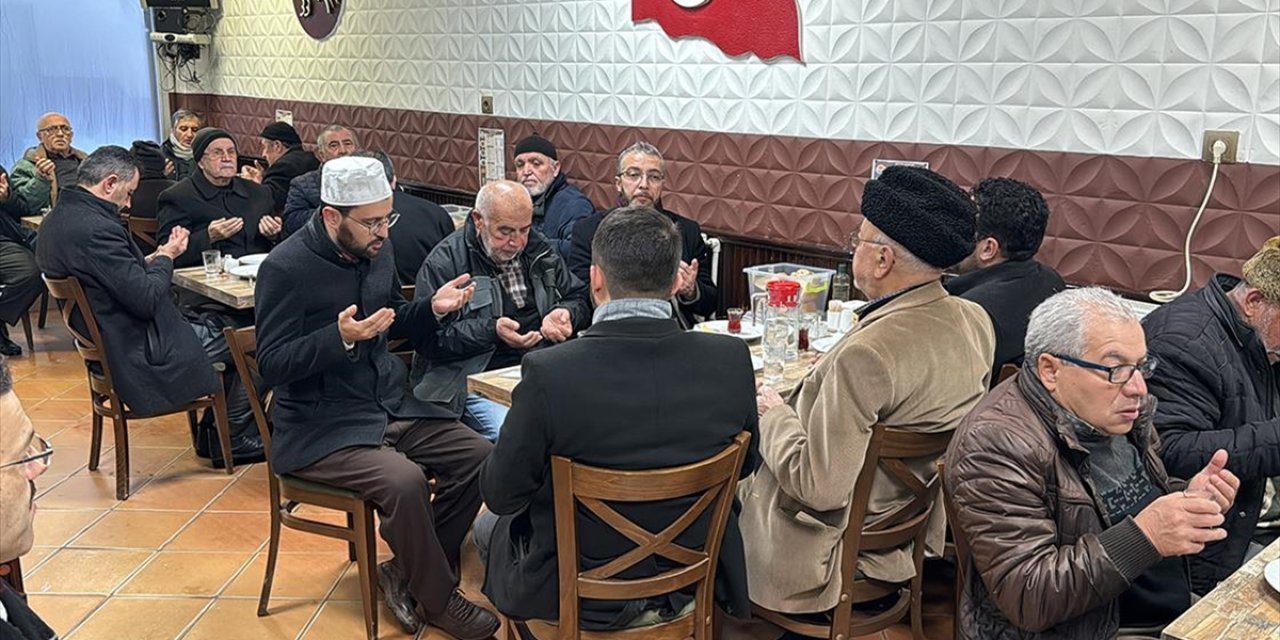 Sabah Namazı Sonrası "Cuma Çorbası"nda Bir Araya Geliyorlar