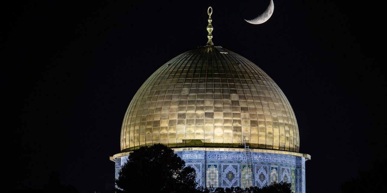 Müslümanların İlk Kıblesi Mescid-i Aksa'dan Ramazanın Müjdecisi Hilal Görüldü