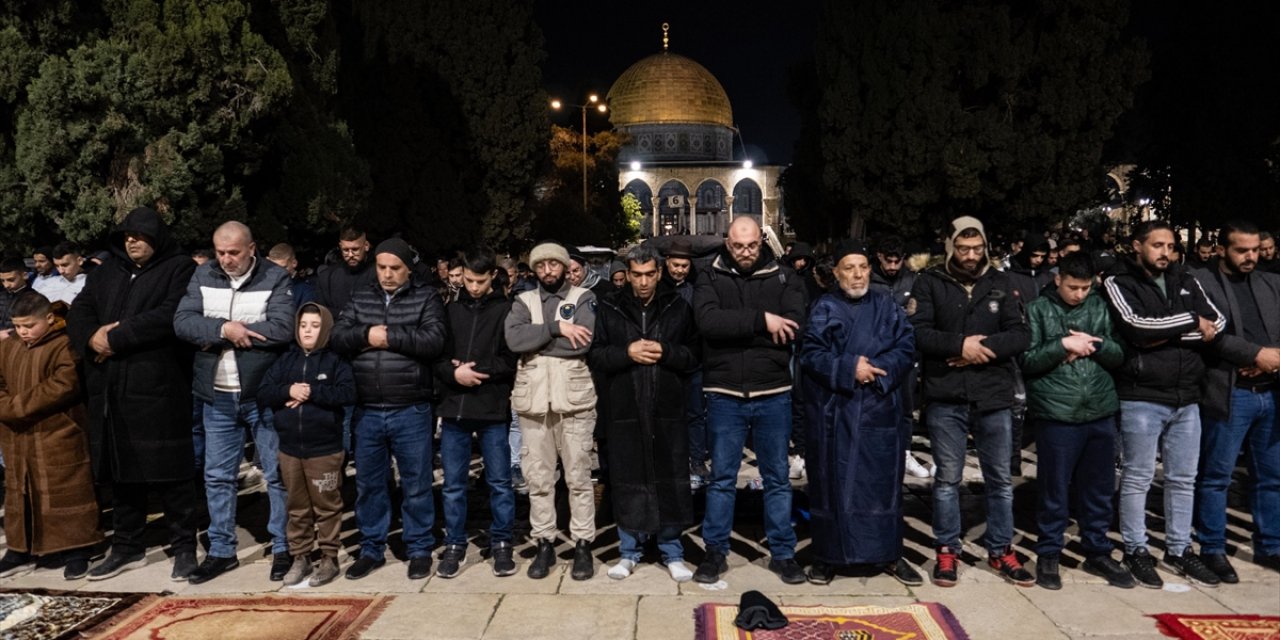 Mescid-i Aksa'da On Binlerce Müslüman İlk Teravih Namazını Eda Etti