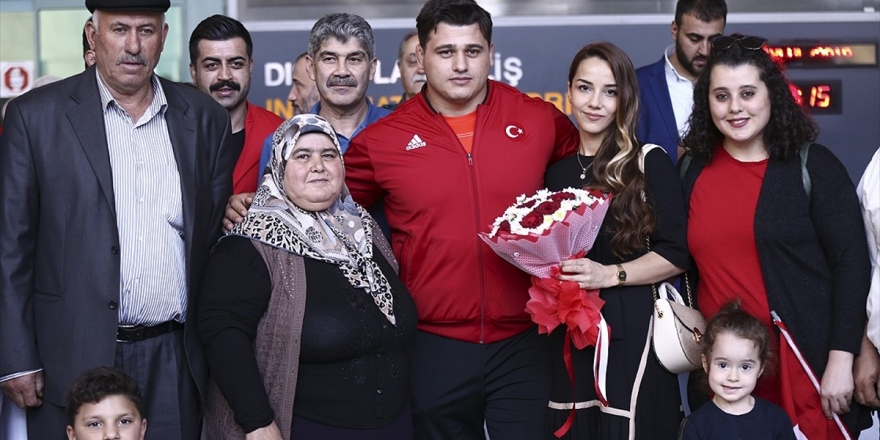 Rıza Kayaalp'e Coşkulu Karşılama